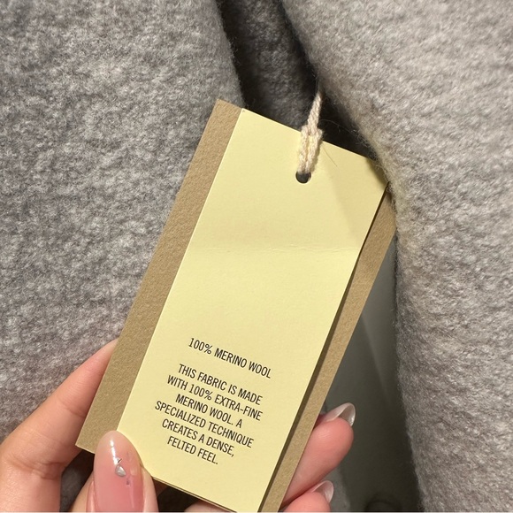 Aritzia bomber Jacket - Picture 4 of 5